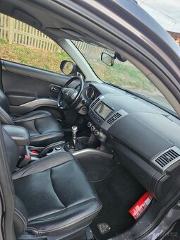 MITSUBISHI OUTLANDER 2.0DI-D 4WD//103KW//4X4//NAVI//XENON - 12