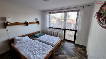 RD 5+kk se zahradou a garáží, po část. rekonstr., k pronájmu - 12