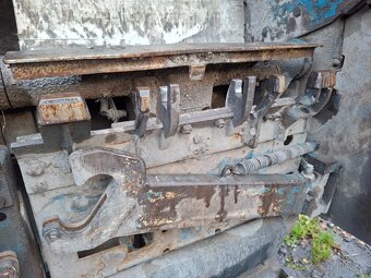 MB ACTROS 1832 6X4 - 12