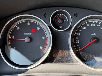 Opel astra H 1,9CDTI - 12