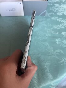 Sony XPERIA XZ Premium - 12