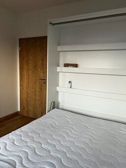 Spolubydlení v centru Pardubic v moderní novostavbě - 12