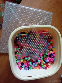 Různé hračky, plyšáci, puzzle, hry, karty,  auta aj. - 12