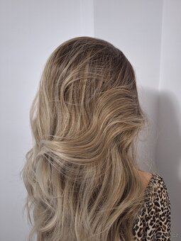 Dlouhá vlnitá blond paruka s krajkou vpředu 60091 - 12