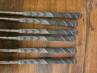 Dámské golfové hole TITLEIST T200 FORGED, 48 - 6i - 12