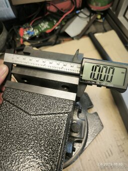 Otočný a sklopný svěrák jlk obráběcím strojům - 12