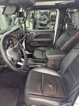 Prodám Jeep Wrangler SAHARA 2.0T 4x4 DPH - 12