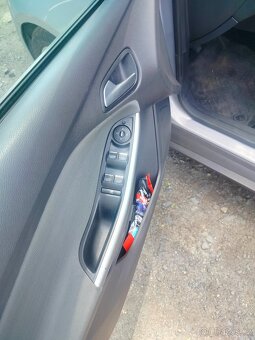 Ford Focus 1.6 benzín 77kw - 12