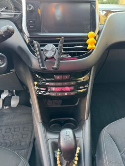 Peugeot 208 1.6 HDI - 12