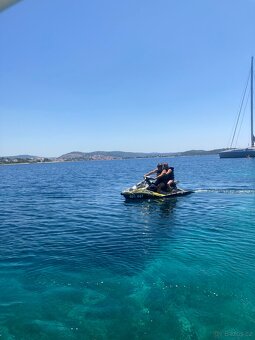 VODNÍ SKÚTR SEA DOO SPARK 3UP - 12
