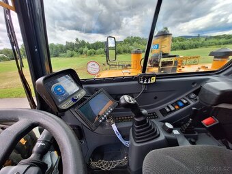 Kolesový otočný bager Hyundai 55w-9a robex - 12