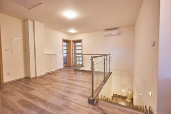 Nízkoenergetický RD Brno venkov, 7+kk, z roku 2022, dvojgará - 12