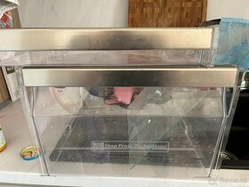 Vestavěnou chladnička s mrazákem značky Whirlpool - 12