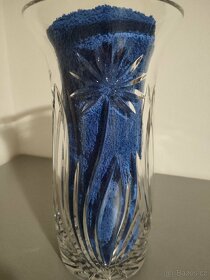 Váza z broušeného skla - 12