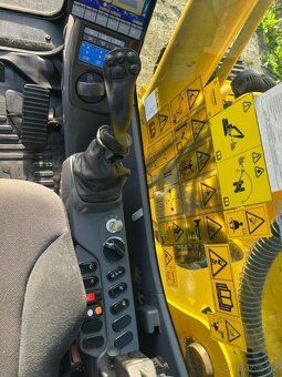 Pásové rypadlo Komatsu PC210 LC-11 - 12
