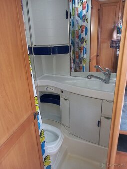 Prodám karavan Hymmer eriba nova - 12