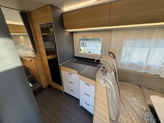 ADRIA CORAL XL 660 SL, TOP VÝBAVA, 180 PS, Alkovna - 12