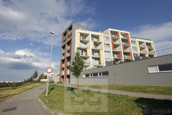Krásný byt 1+kk, balkon s otevřeným výhledem do zeleně - 12