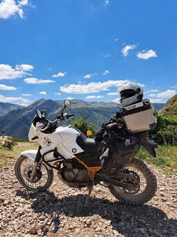 Kawasaki KLE 500 + druhý motor + díly a příslušenství - 12