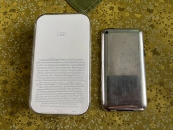 iPhone 4 16GB + iPod touch 8GB - 12