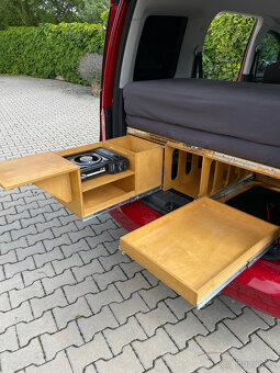 VW Caddy Life Tramper 2.0 TDI 75 KW-spací vestavba - 12