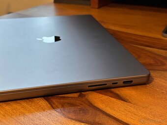 MacBook PRO 16" M1 Pro 10/16 jader 16GB/1TB 100% stav - 12