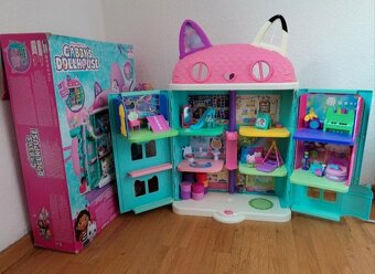 Gabby dollhouse - 12
