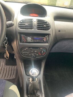 Peugeot 206 1.4i, TK 04/2027, rok 2002 - 12