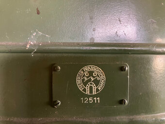 Starý teodolit v kovovém/ koženém obalu na záda - 12