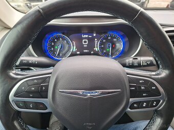 Chrysler Pacifica 3,6L V6, 7míst, bohatá výbava, nový model - 12