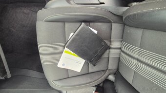 Volkswagen Golf  2.0 TDI MATCH - 12