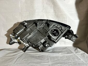 VW Multivan T7 pravý full led - 12