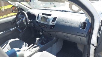 Toyota Hilux - 12