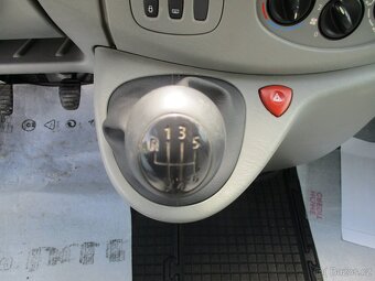 RENAULT TRAFIC 2,5 DCi 107kw 9míst Tažné Klima 07 - 12