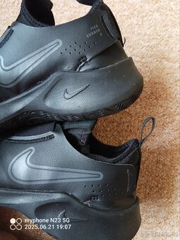 Tenisky černé zn."NIKE" vel."33.5" - 12