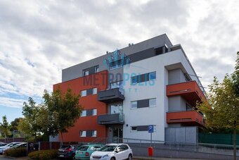 Prodej bytu 2+kk, 63 m², terasa, zahrádka, sklep, garáž – Pý - 12