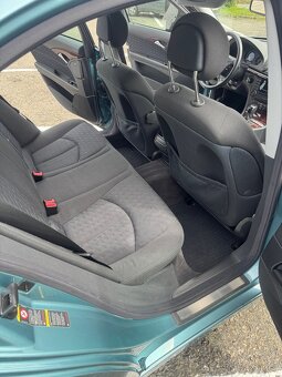 Mercedes-Benz E 270 CDi - 12