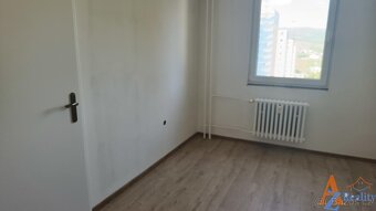 Nabízíme dlouhodobý pronájem bytové jednotky, 3+1/L, v ulici - 12