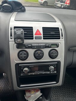 VW Touran 2,0TDI 100 KW r.v.2004 7 mist. - 12