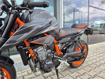 KTM 890 Duke R - 12
