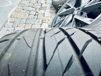 Originál kola VEGA 8,0J x 19“ ET45 s pneu 235/35 R19 Superb - 12