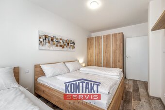 Prodej luxusního apartmánu 3+KK se saunou, terasou a zahrado - 12