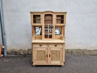 KRÁSNÁ KREDENC PO RENOVACI - 12