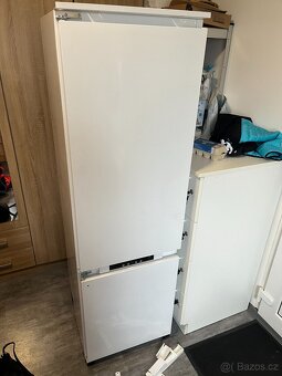 Vestavná NoFrost chladnička Whirlpool, pojezdy - 12