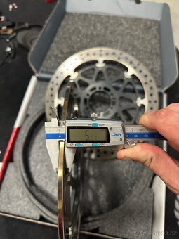 Aprilia Tuono V4 2017 - 12