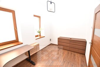 Pronájem zrekonstruovaného bytu 3+kk ve vynikající lokalitě - 12