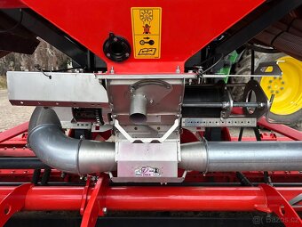 Secí kombinace KUHN HR 4040 D a KUHN VENTA 4030-28 - 12