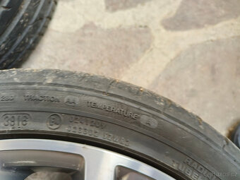 VW originál ALU R17 5x100 + 215/40/17 - 12