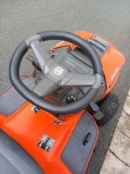Prodám zahradní traktor Husqvarna CTH 173   17Hp Hydro - 12