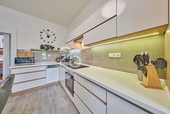Prodej bytu po rekonstrukci s dispozicí 2+1 a společnou zahr - 12